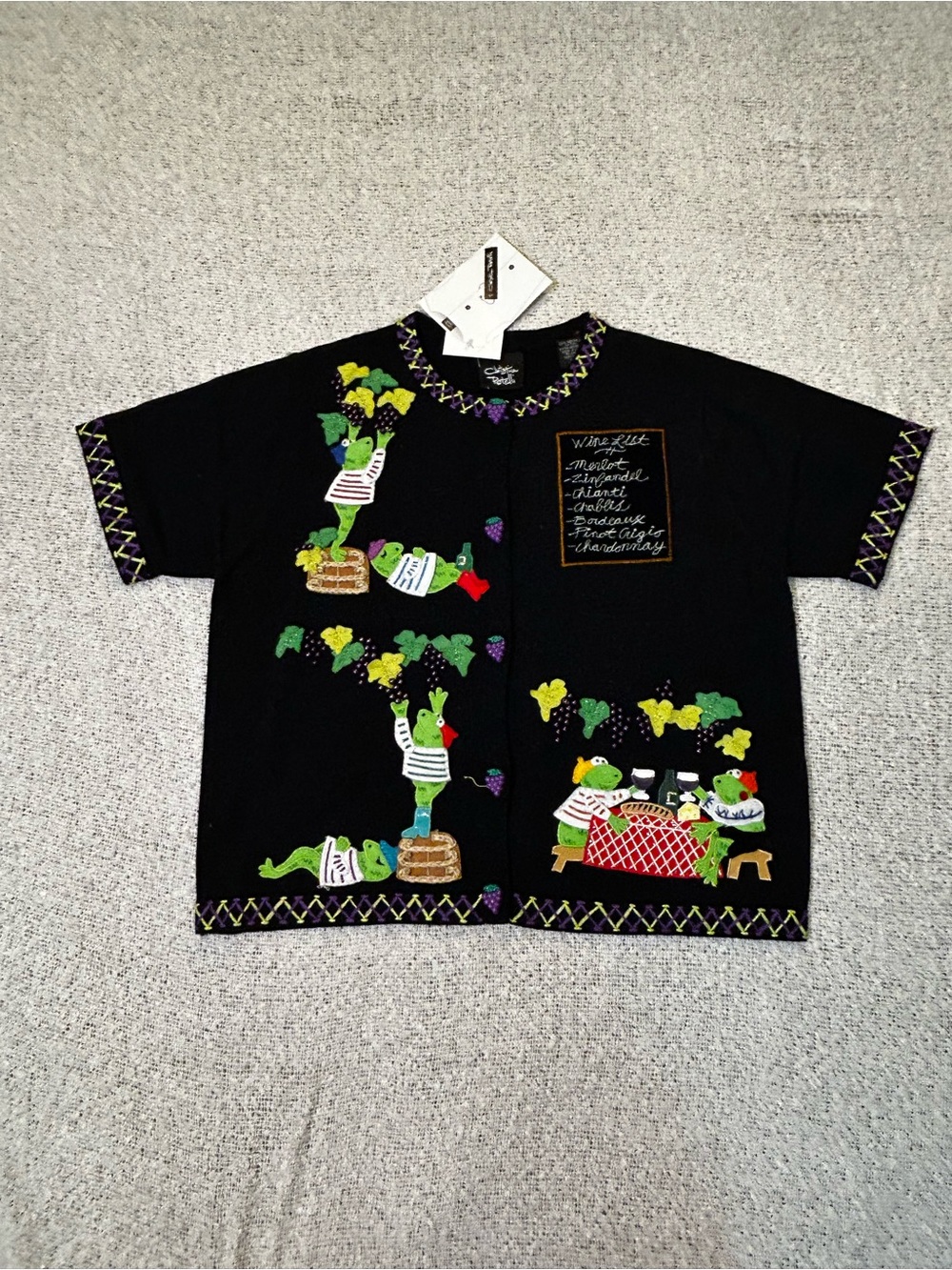 NWT Grandmacore whimsical Short Sleeve Top with Playful Vineyard Appliqué Size M
